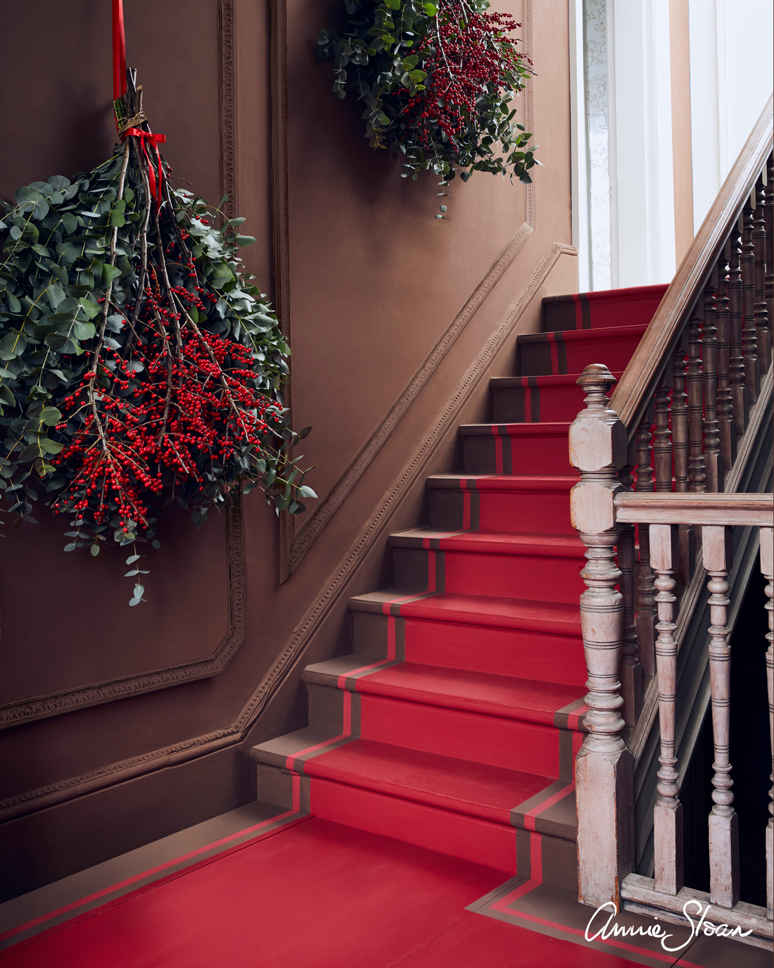 Honfleur-and-Emperors-Silk-hallway-staircase-christmas-2